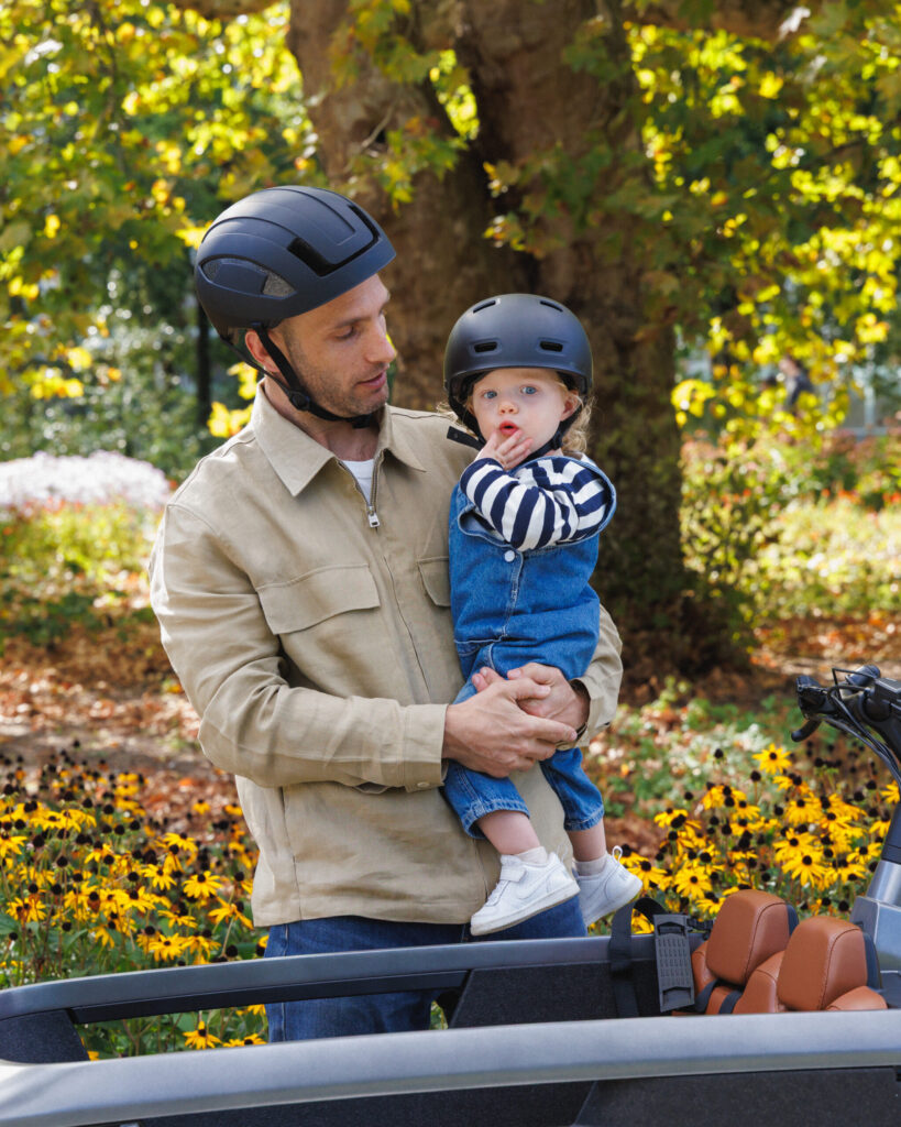 Dad and child in park with their Lovens Explorer 2 Alloy Green with brown details