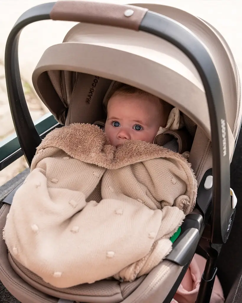 Lovens-Explorer-2-lente kind in bak met maxi cosi